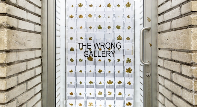 Toutes les feuilles d'un arbre (Œuvres sans artistes) dans The Wrong Gallery (Maurizio Cattelan)